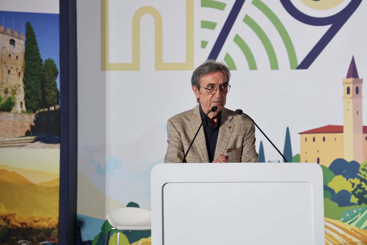 Assoenologi, Cotarella: «Il vino italiano deve aprire una nuova fase di crescita» Assoenologi, Cotarella: «Il vino italiano deve aprire una nuova fase di crescita»