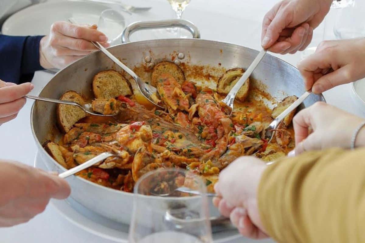 Attico sul Mare, una terrazza sull’Adriatico dove il brodetto fa da bussola Attico sul Mare, una terrazza sull’Adriatico dove il brodetto fa da bussola