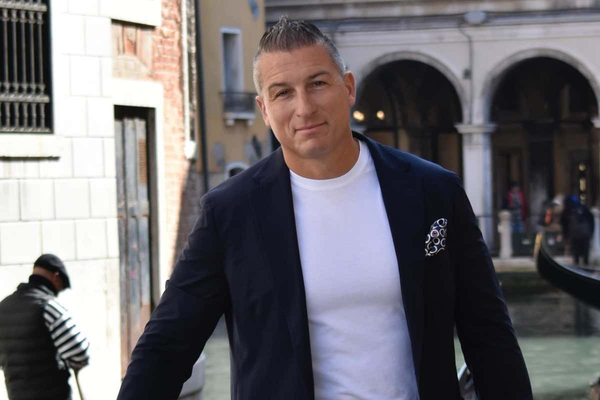 Prova a non pagare la cena, ma il ristoratore non abbocca alla strategia del finto benestante Prova a non pagare la cena, ma il ristoratore non abbocca alla strategia del finto benestante