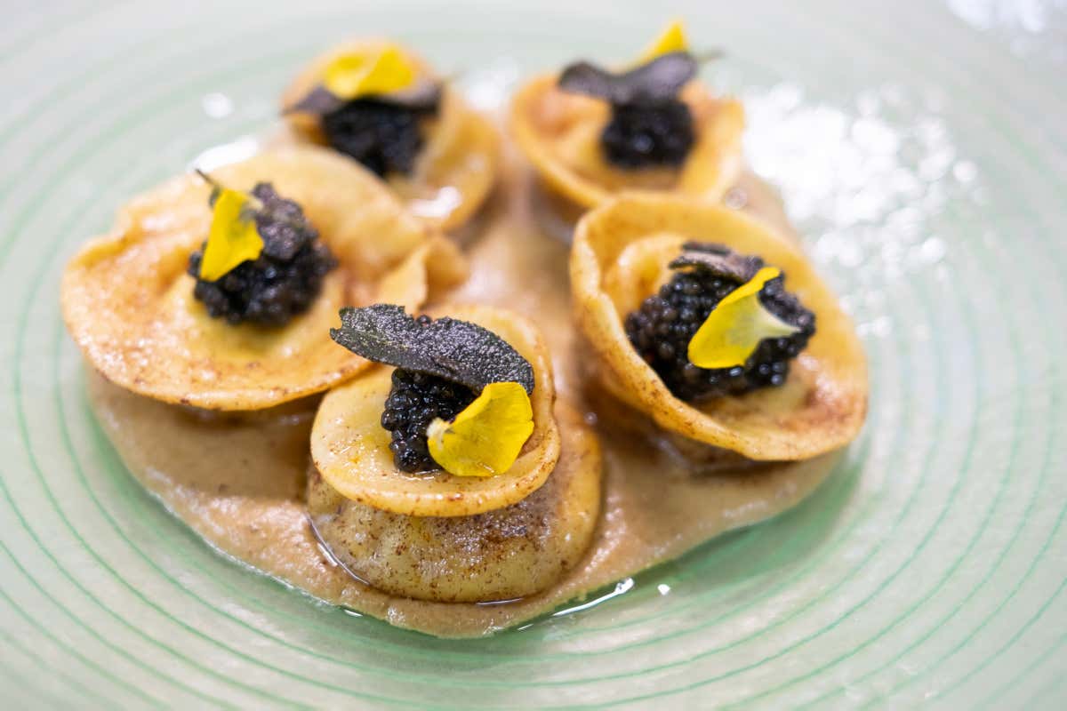 Corallo: il ristorante £$pied dans l'eau$£ che esalta il pesce locale a Marina di Modica