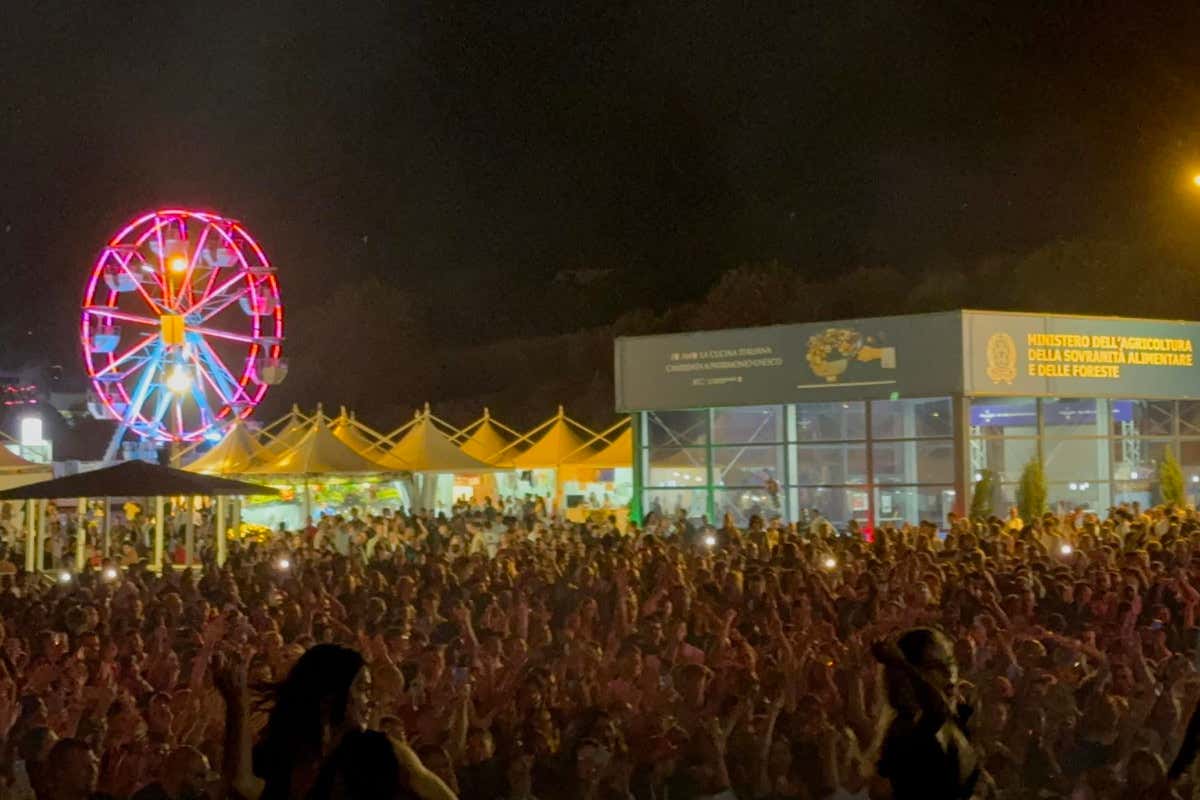 Festa o sagra? La differenza che cambia il significato del cibo tradizionale Festa o sagra? La differenza che cambia il significato del cibo tradizionale