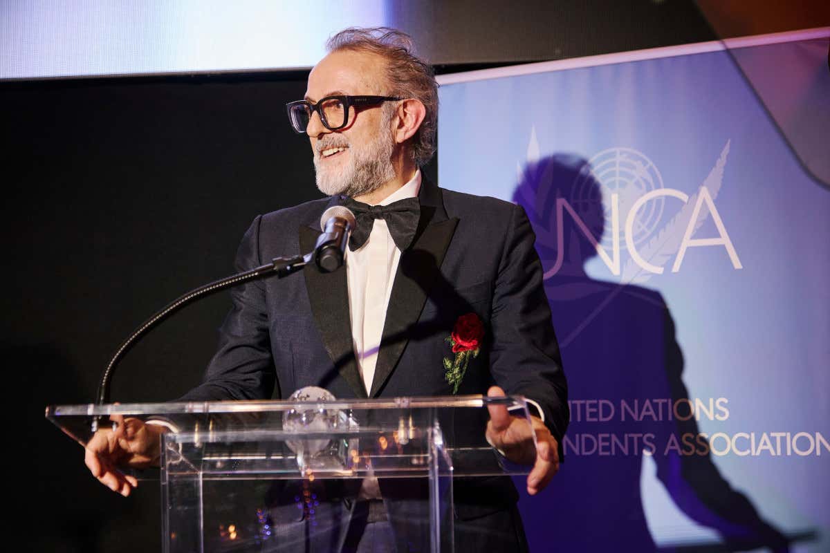 Massimo Bottura è Global Advocate of the Year Unca Awards 2025: Bottura premiato Global Advocate of the Year all'Onu