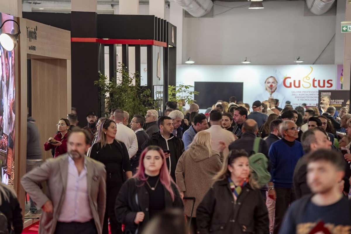 Gustus torna a Napoli dal 16 al 18 novembre Gustus: tre giorni dedicati all’agroalimentare tra formazione concorsi e sostenibilità Gustus torna a Napoli dal 16 al 18 novembre Gustus: tre giorni dedicati all’agroalimentare tra formazione concorsi e sostenibilità