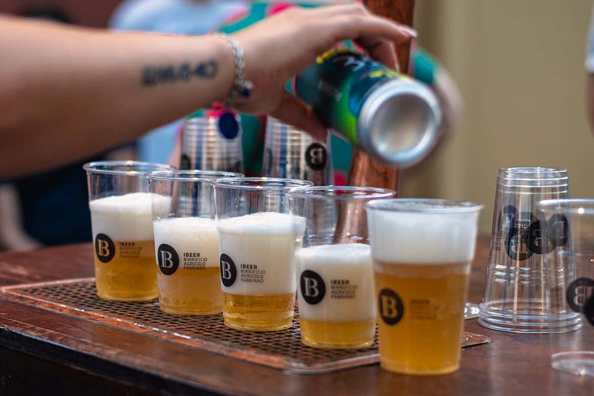A Fabriano la birra nasce dai campi: orzo, canapa e una filiera che parte dalla terra A Fabriano la birra nasce dai campi: orzo, canapa e una filiera che parte dalla terra