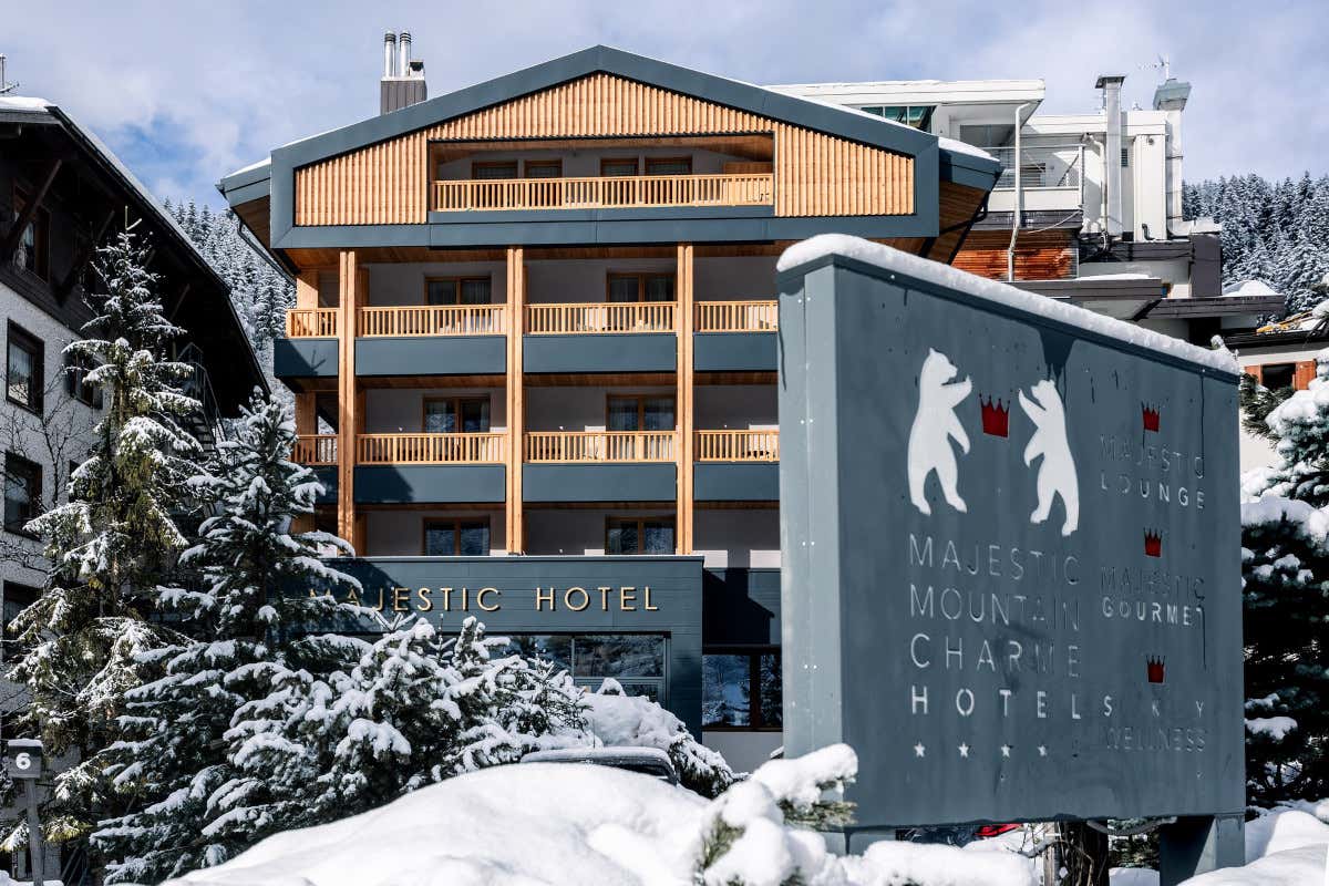 Curriculum improbabili e insulti social, ma lo chef Alfieri completa la brigata