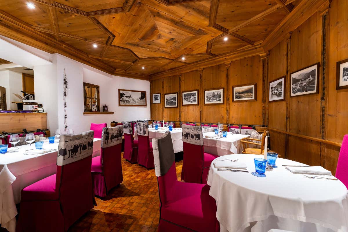 Curriculum improbabili e insulti social, ma lo chef Alfieri completa la brigata