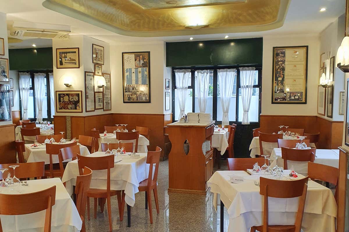 Mimì alla ferrovia: 80 anni di storia e sapori nel cuore di Napoli Mimì alla ferrovia: 80 anni di storia e sapori nel cuore di Napoli