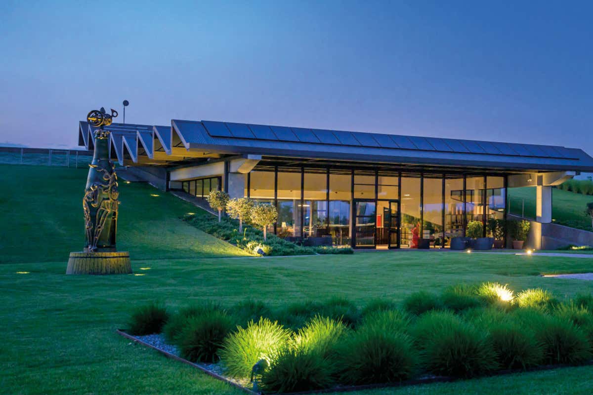 Cabochon Fuoriserie, il vino che racconta il territorio e conquista Decanter