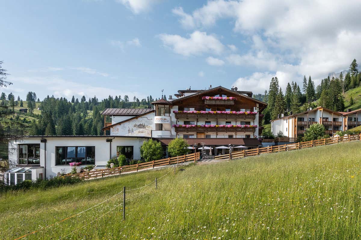 Vivere appieno la Val d'Ega in estate tra escursioni, bici e gastronomia