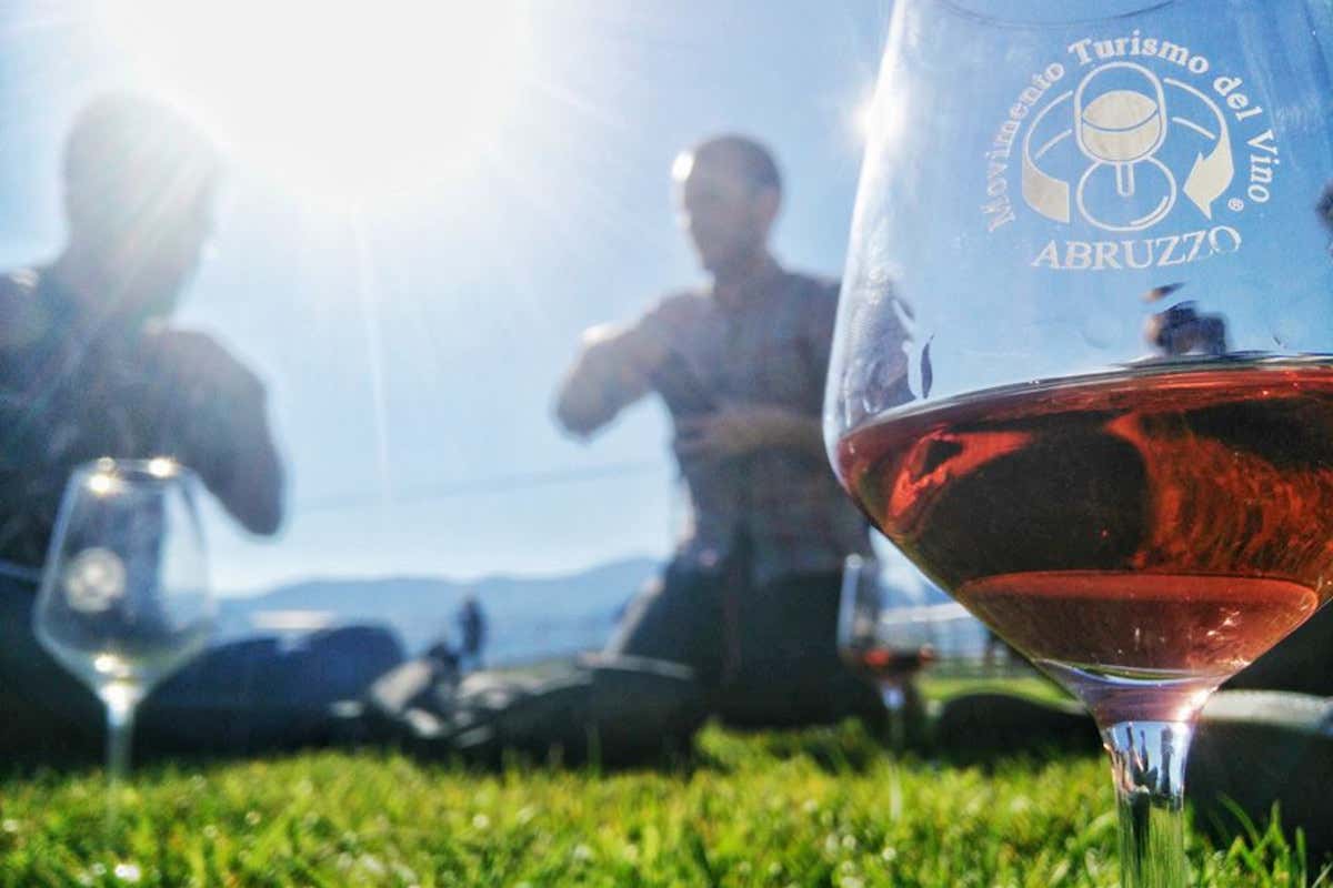 Cantine Aperte in Abruzzo, record di adesioni: saranno 53 le aziende coinvolte Cantine Aperte in Abruzzo, record di adesioni: saranno 53 le aziende coinvolte