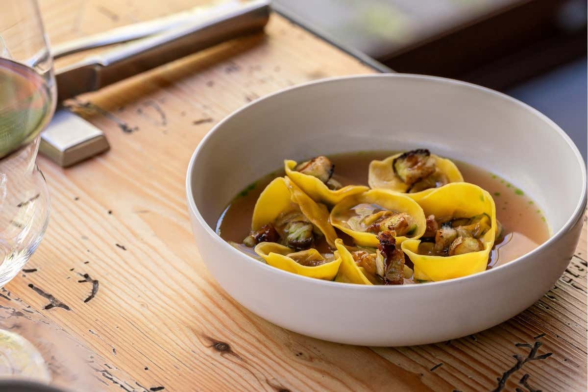 Osteria Al Turbine: Tortelli di selvaggina, avvolti da un brodo di porcini e accarezzati dal gusto intenso dell’anguilla alla brace