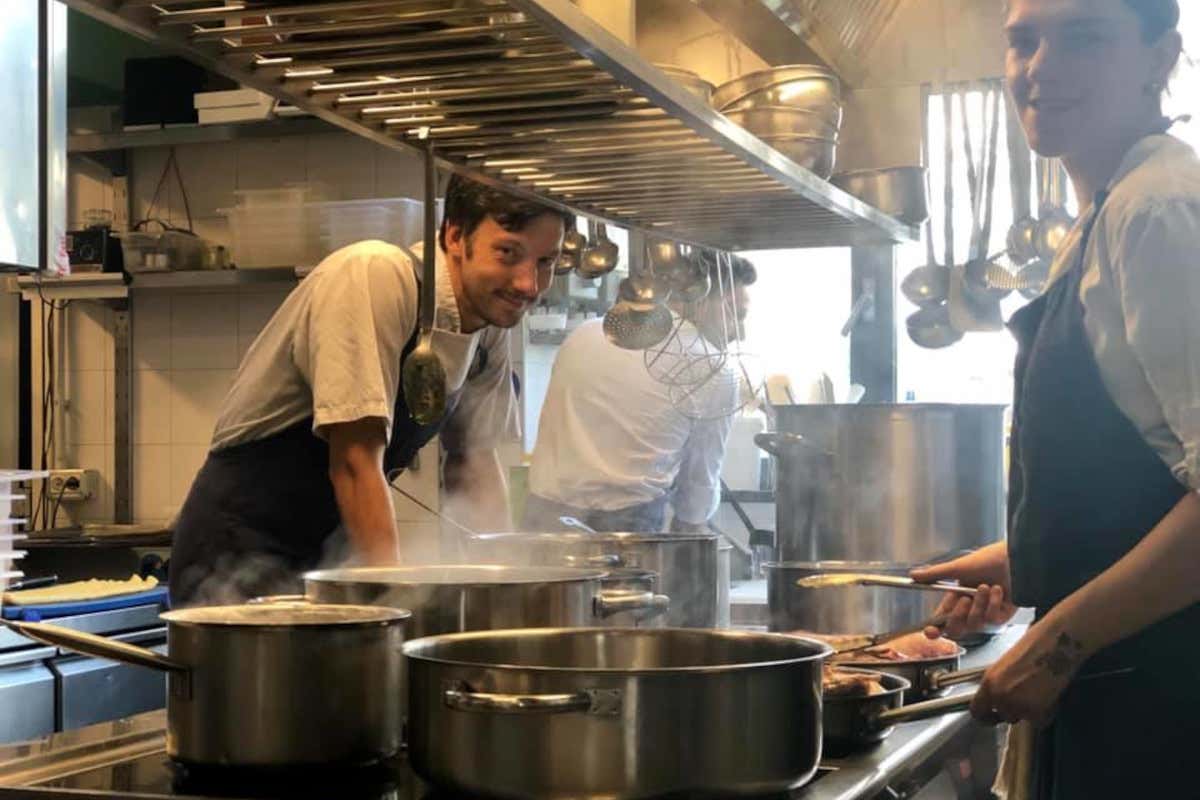 Milano ora è un po’ più europea, c’è anche un ristorante aperto da mezzogiorno a mezzanotte