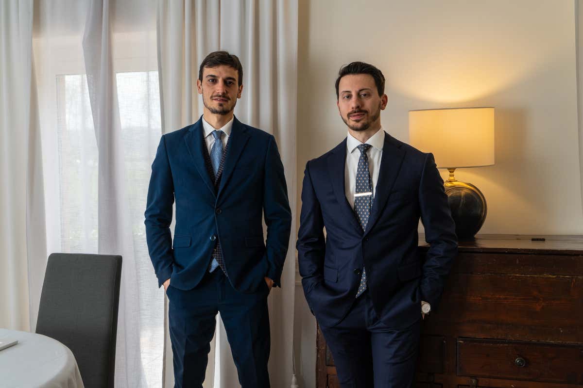 Figli di papà a chi? Alla Trota la dinastia di famiglia non si limita a ereditare, rilancia Figli di papà a chi? Alla Trota la dinastia di famiglia non si limita a ereditare, rilancia