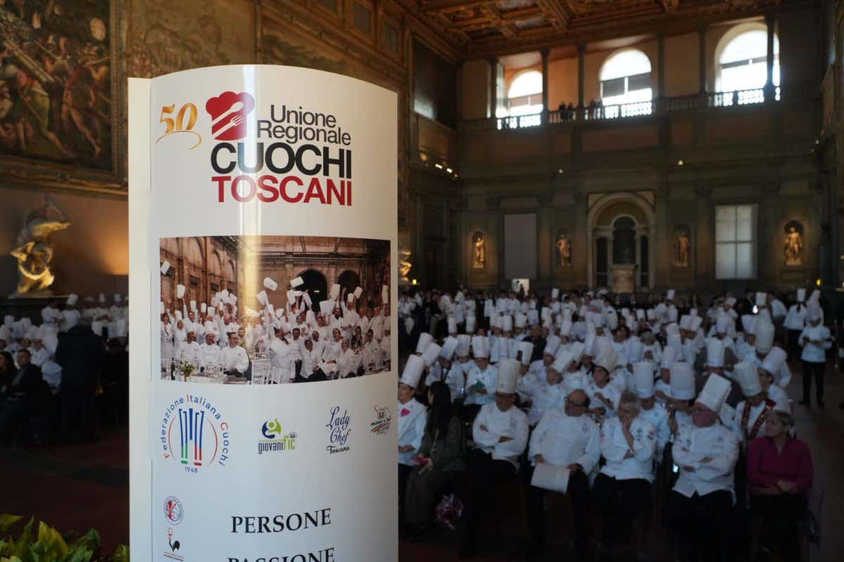 Unione Cuochi Toscani: 50 anni di storia e un nuovo patto per la cucina del futuro Unione Cuochi Toscani: 50 anni di storia e un nuovo patto per la cucina del futuro