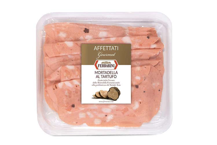 Mortadella Ferrarini con scaglie di tartufo nero - Natale, la linea gourmet Ferrarini Cotto e mortadella... al tartufo