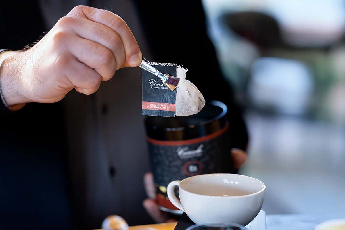 Quando il servizio trasforma il tè in strumento di comunicazione Quando il servizio trasforma il tè in strumento di comunicazione