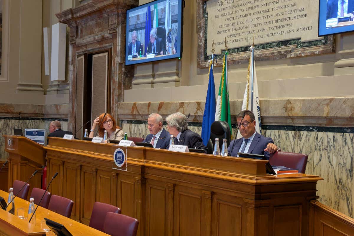 Pubblici esercizi: il 92% adotta il Ccnl Fipe, ma i contratti pirata sono sempre più una minaccia
