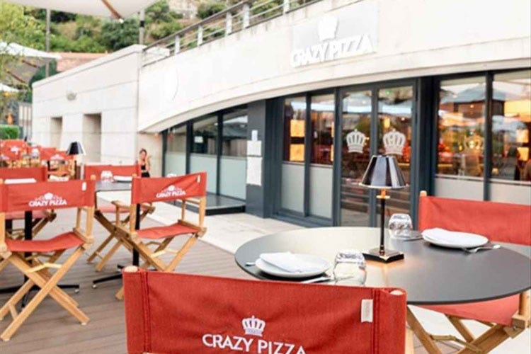 Crazy Pizza, celebre catena di ristorazione di Flavio Briatore Da tradizionale a gourmet: ecco come si trasforma una pizzeria