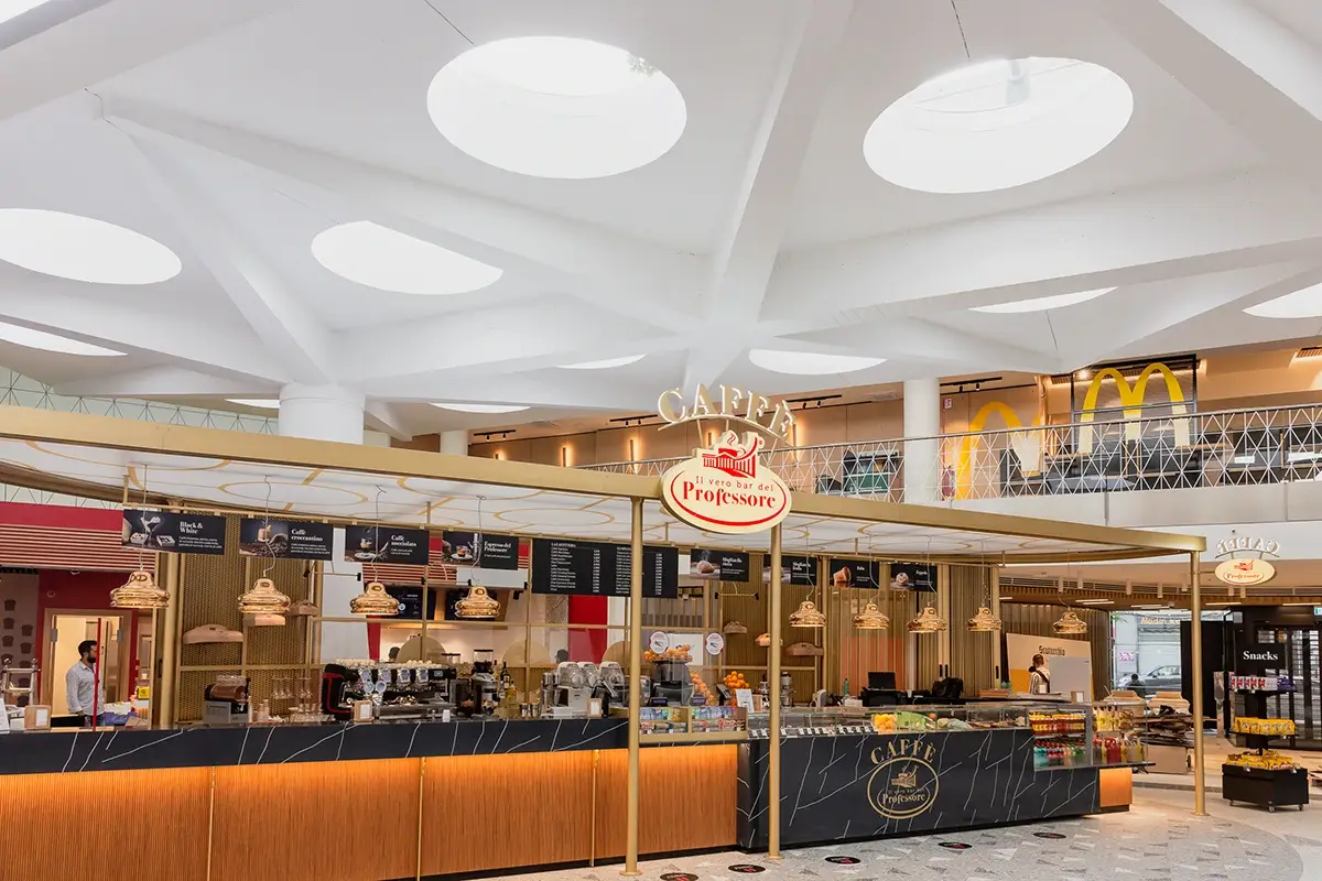 La Food Hall &egrave; aperta tutti i giorni Pranzo fast o slow in stazione? La doppia scelta della Food Hall di Napoli Centrale