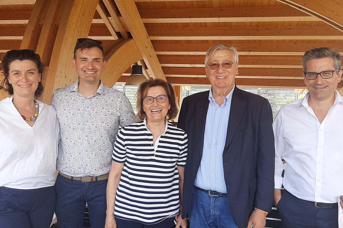 I fondatori con i tre figli Foss Marai: qualità, eleganza e legame con il territorio