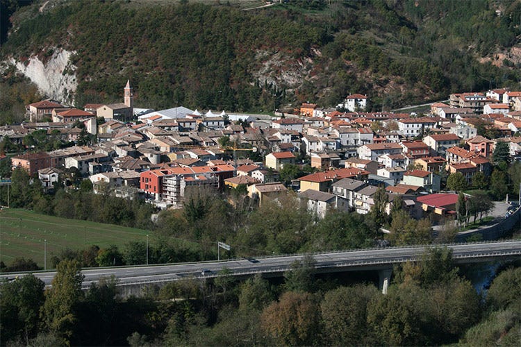 Panorama su Acqualagna - Viaggio tra i borghi d’Italia Acqualagna, capitale del tartufo