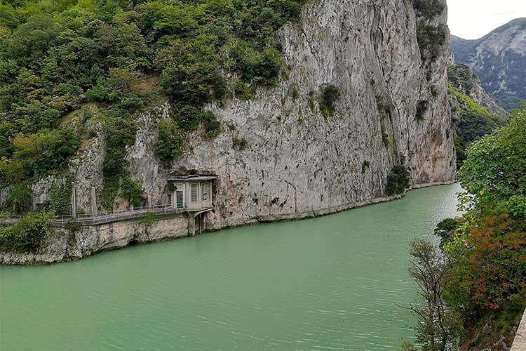 La diga del Furlo - Viaggio tra i borghi d&rsquo;Italia Acqualagna, capitale del tartufo