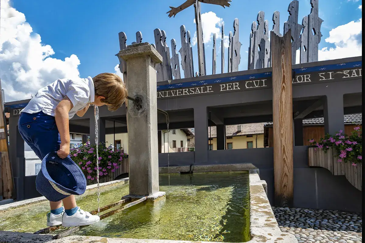 Il primo percorso &egrave; dedicato all'acqua Mezzano nel&nbsp; Primiero&nbsp; borgo gioiello del Trentino