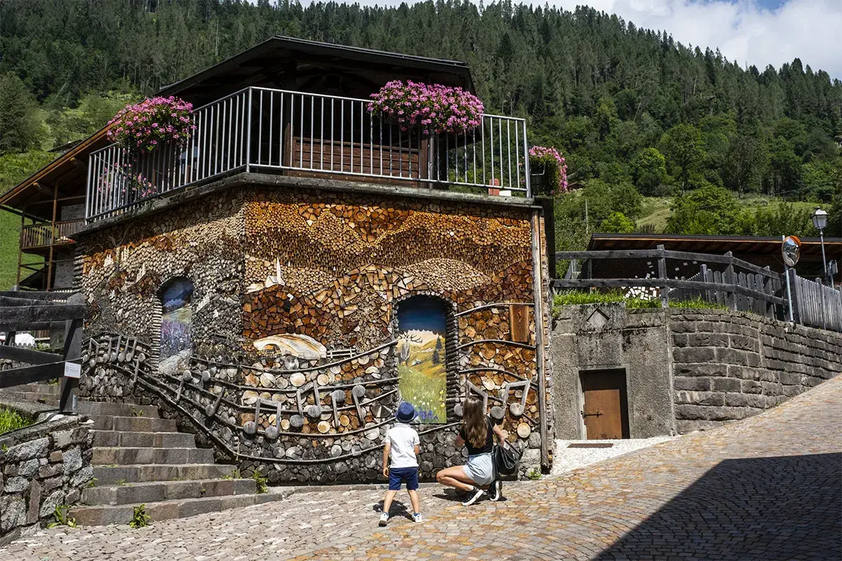 Montagna in canto: l'arte nella quotidianit&agrave; - Foto www.orlerimages Mezzano nel&nbsp; Primiero&nbsp; borgo gioiello del Trentino