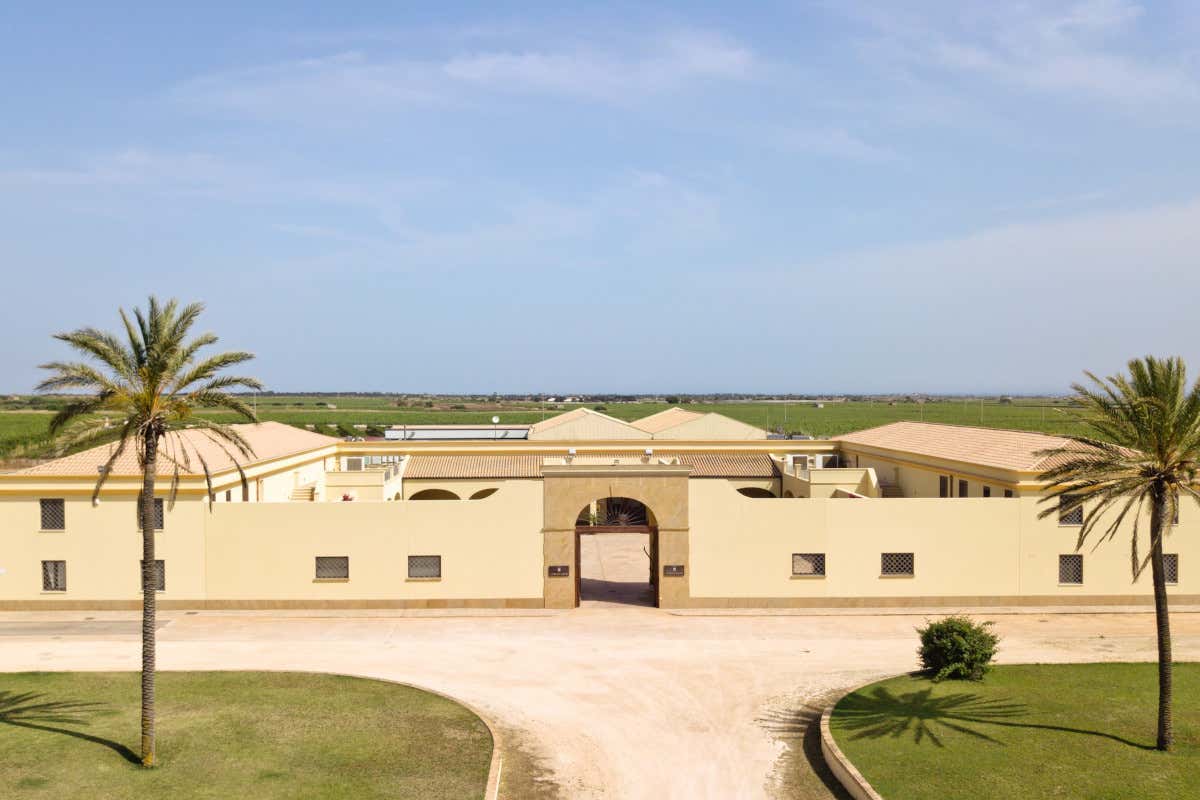 Tenuta Gorghi Tondi in Contrada San Nicola, lungo la costa sud-occidentale della Sicilia