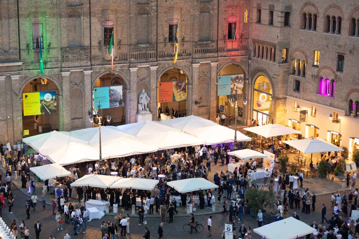 Cena dei Mille, sotto il cielo di Parma brillano anche le Tre Stelle di Perbellini Cena dei Mille, sotto il cielo di Parma brillano anche le Tre Stelle di Perbellini