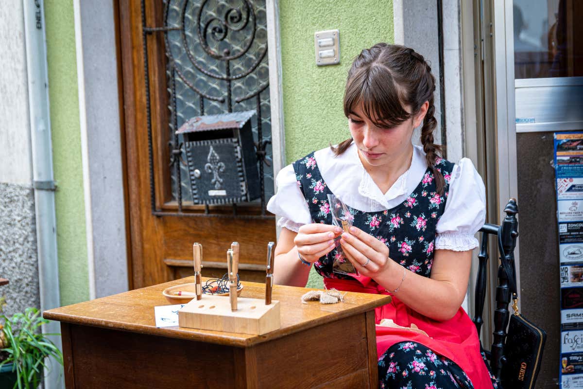 Magia del Legno a Sutrio: arte, presepi e sapori della Carnia