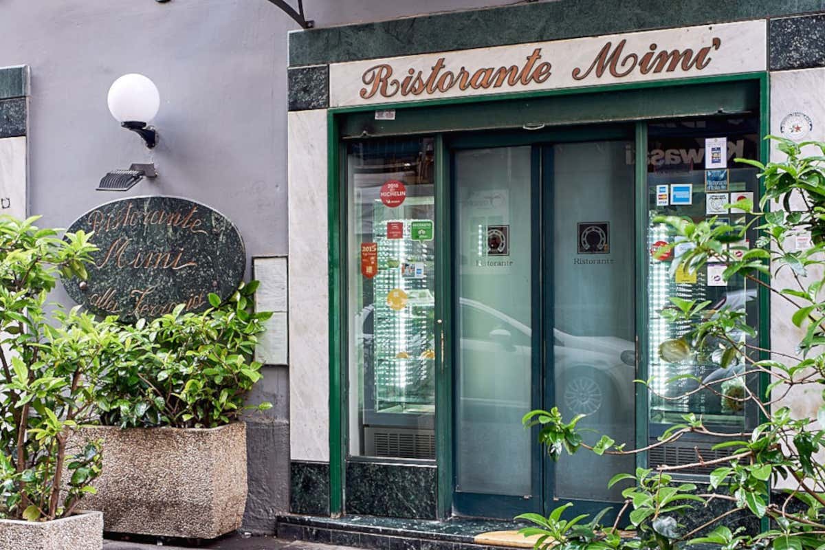 Mimì alla ferrovia: 80 anni di storia e sapori nel cuore di Napoli Mimì alla ferrovia: 80 anni di storia e sapori nel cuore di Napoli