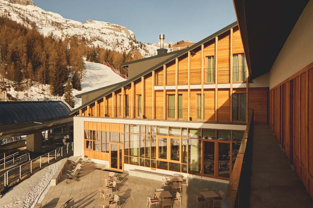 A Colere, in Val di Scalve, apre l’hotel raggiungibile in cabinovia anche di sera