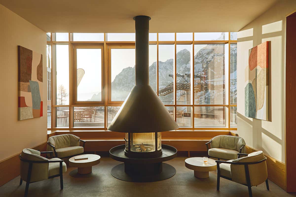 A Colere, in Val di Scalve, apre l’hotel raggiungibile in cabinovia anche di sera