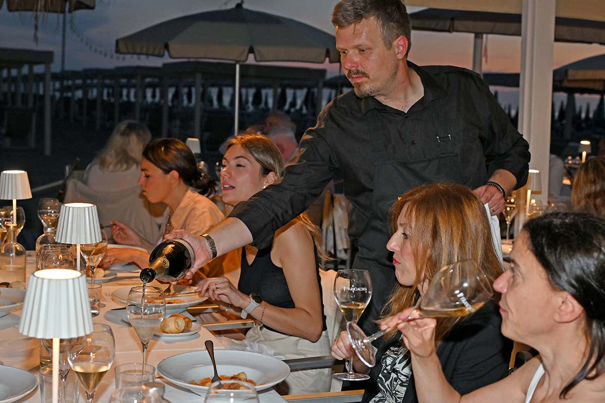 Crostacei e Franciacorta: il menu di gala che ha conquistato la Versilia
