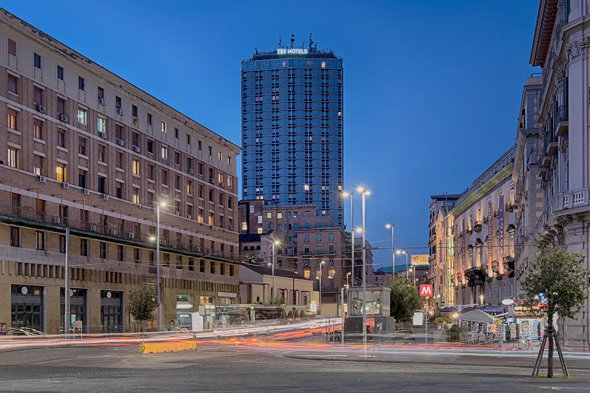 L'hotel &egrave; il pi&ugrave; alto d'Italia NH Napoli Panorama, l&rsquo;hotel grattacielo nel cuore della citt&agrave;