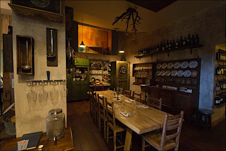 L'interno del locale (Fabio Baldassarre a Testaccio con la nuova Locanda Abruzzese)