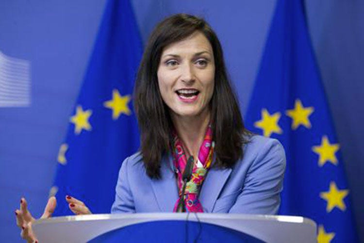 Mariya Gabriel (Fake news, «Un male per la democrazia» L'Ue si unisce e prende provvedimenti)