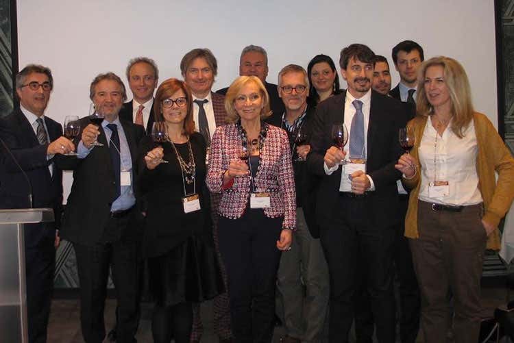(Famiglie dell’Amarone d'Arte Resta valido il marchio europeo) (Famiglie dell’Amarone d'Arte Resta valido il marchio europeo)