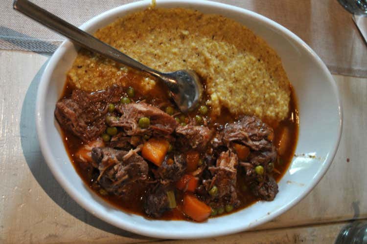 (Farina Moretti e formaggi Arrigoni premiati dai Cavalieri della Polenta)