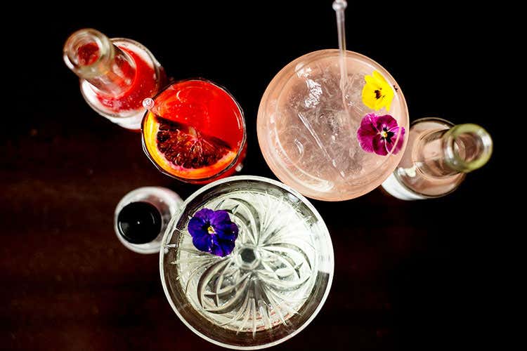 (Farmacia Del Cambio pronta per l’estate Nuovi gelati e aperitivi futuristi) (Farmacia Del Cambio pronta per l’estate Nuovi gelati e aperitivi futuristi)