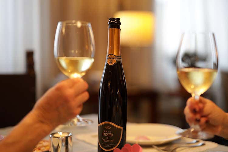 Perfetto dall'aperitivo al secondo - Farnito Brut Carpineto Elegante sans année toscano Perfetto dall'aperitivo al secondo - Farnito Brut Carpineto Elegante sans année toscano