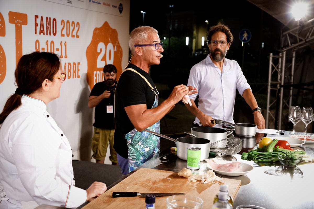 Federico Quaranta con lo chef Max Mariola BrodettoFest di Fano l'edizione 2023 dà il benvenuto a grandi novità