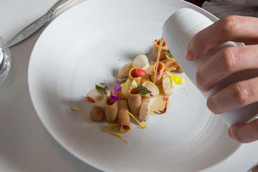 Fegato grasso al miso, ricciola e mela