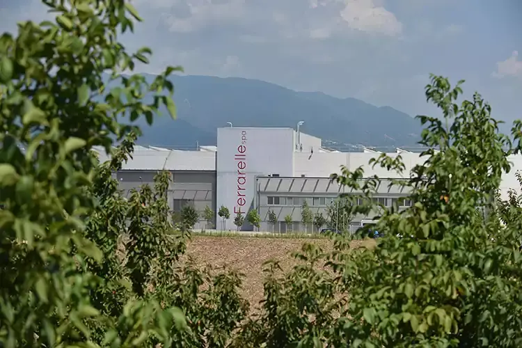 Lo stabilimento Ferrarelle di Presenzano (Ce) - Foto Ansa Felice De Martino&nbsp; Ferrarelle, la pi&ugrave; sostenibile Marchio top tra le acque minerali