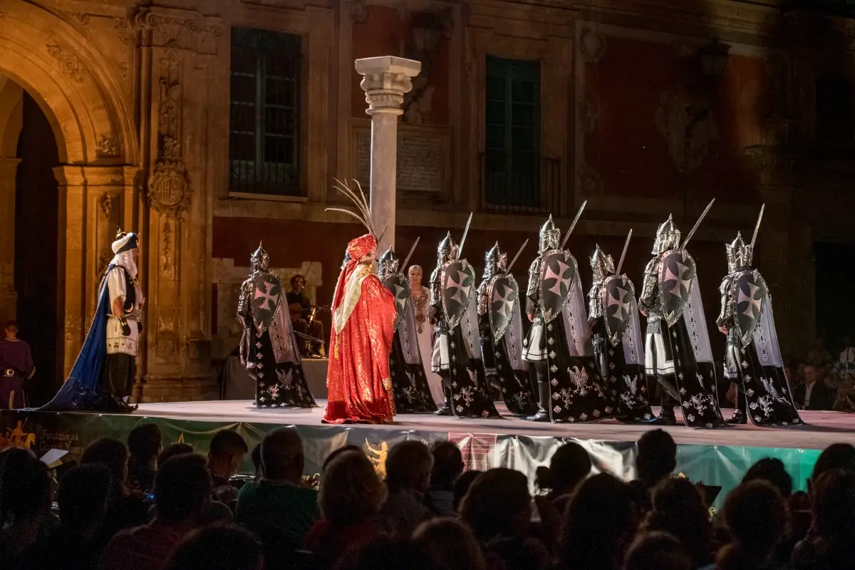 Festa di Mori e Cristiani di Murcia (Foto Credit: Enrique Sancho) L'incontro e scontro tra Mori e Cristiani va in scena nella citt&agrave; di Murcia