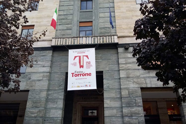 Cremona dedica nove giorni al torrone (Festa del Torrone, Cremona pronta Ma la città vuole più collegamenti)