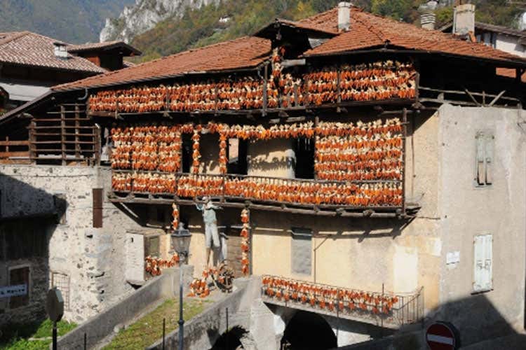 (4&ordf; edizione del festival della polenta Protagonista l'oro giallo di Storo)