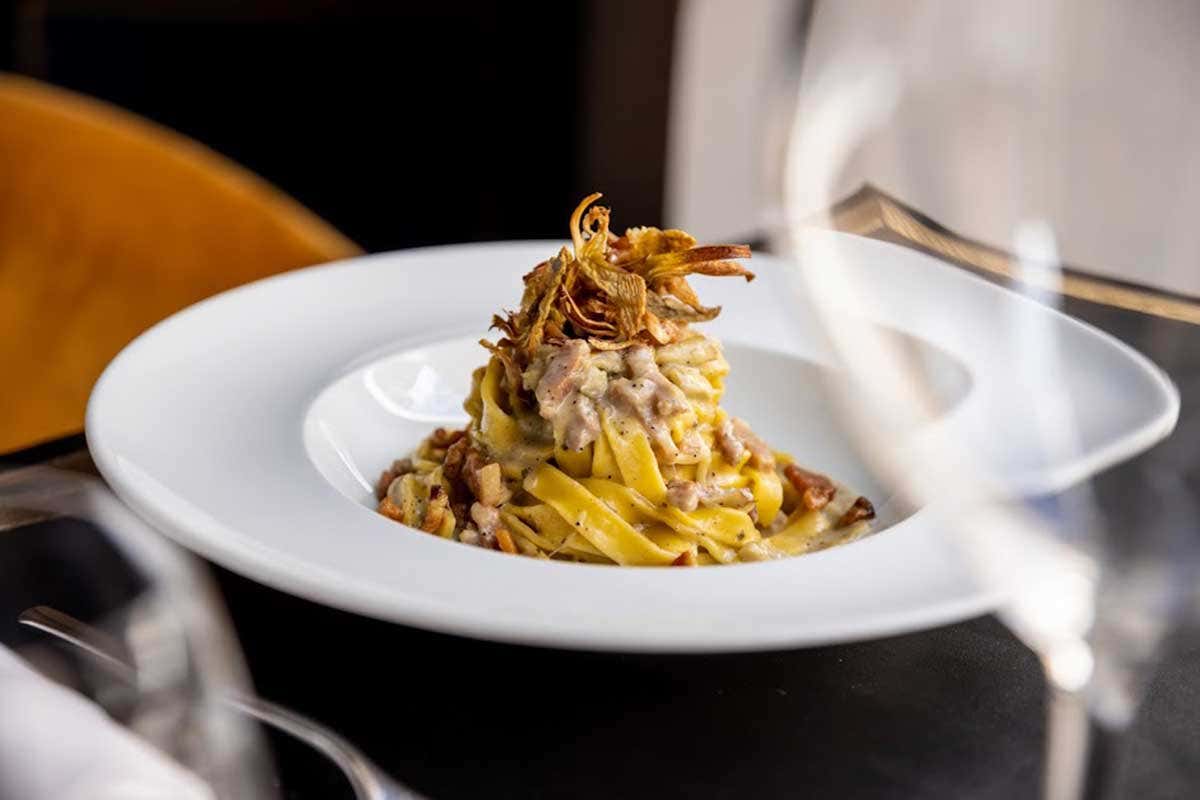Fettuccine al cinghiale in bianco Dall'aperitivo al dopocena, a Casa Coppelle un'esperienza senza interruzioni