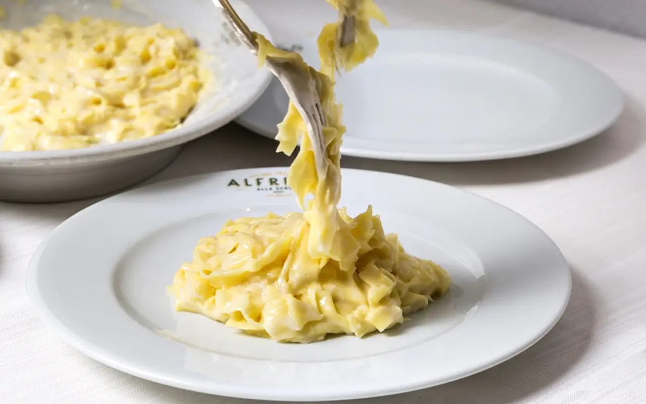 Fettuccine Alfredo impiattate Fettuccine